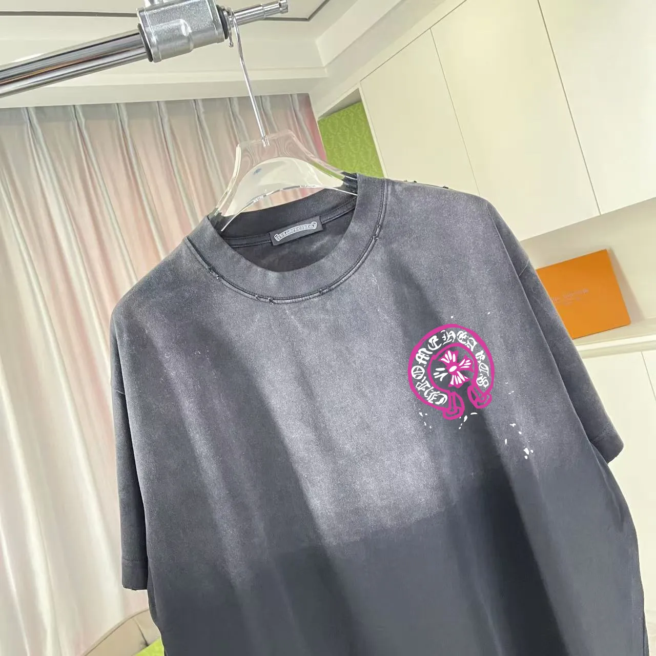 🅿️190 ch Crow* 2025 summer new style, washed, distressed, spray-painted, Sanskrit cross print, short-sleeved T-shirt, customized fabric 320g, same style for men and women, size: S M L XL XXL five sizes, color: black, gray, gradient black, gradient red